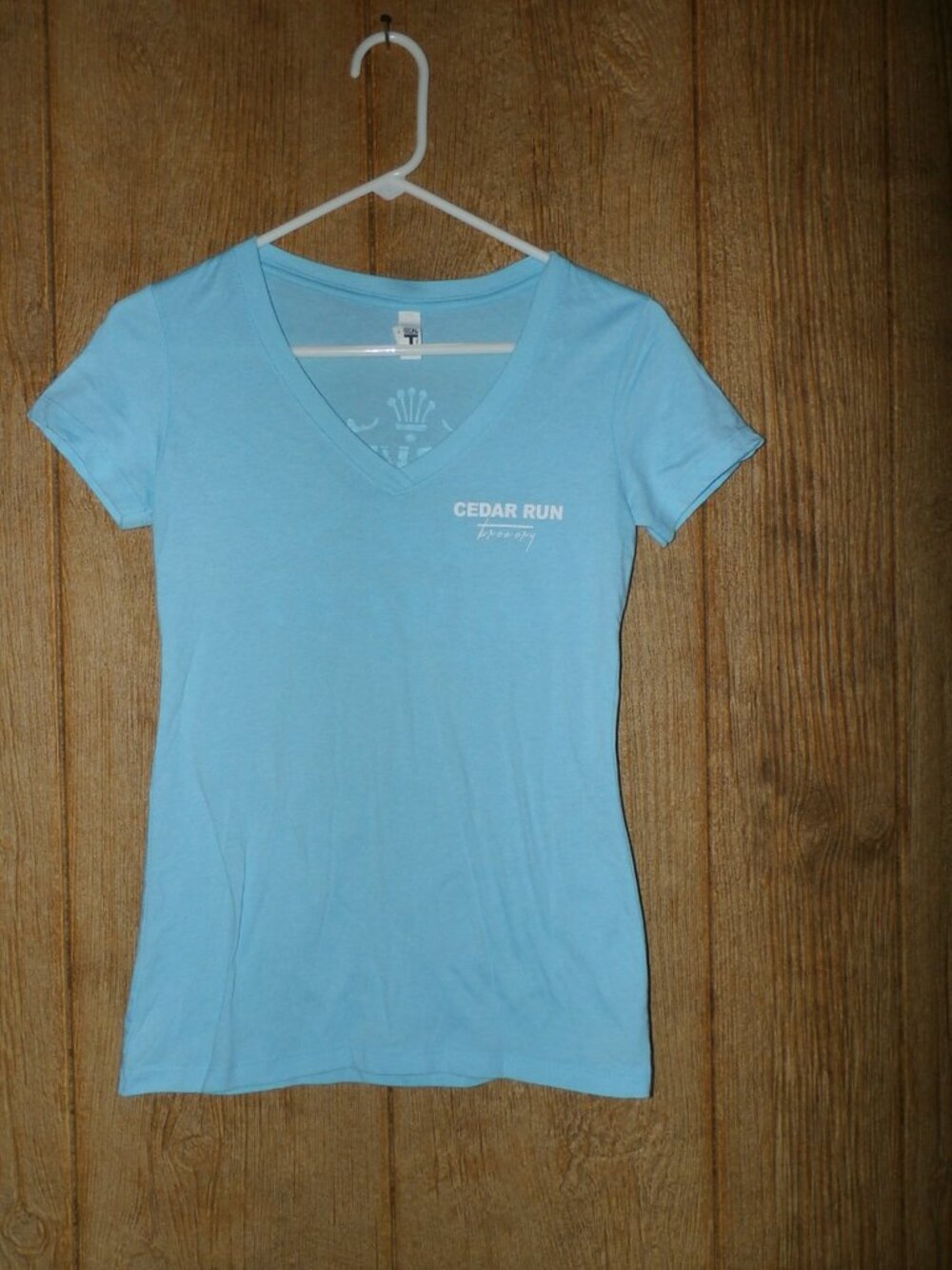 Cedar Run Brewery Blue V Neck Tee Oldest Brewery in Nokes Ville Virginia Small
